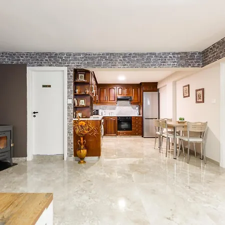 Pinecone - 3 Units Apartament