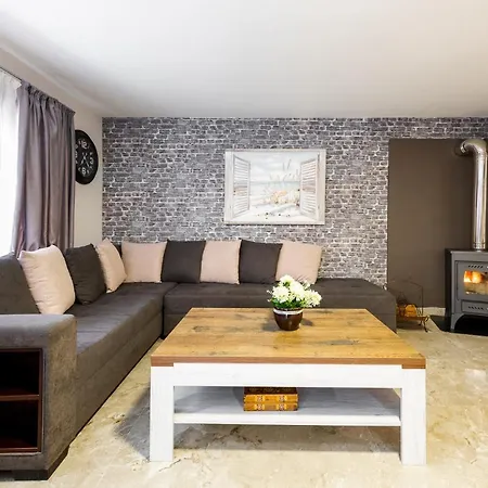 Pinecone - 3 Units Apartament Platres